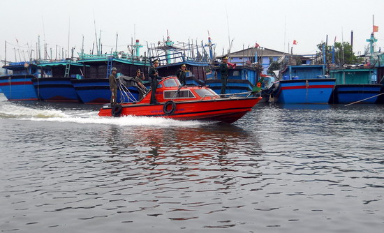 Khẩn trương khắc phục tình trạng cát bồi lấp cửa biển Tam Quan, Bình Định
